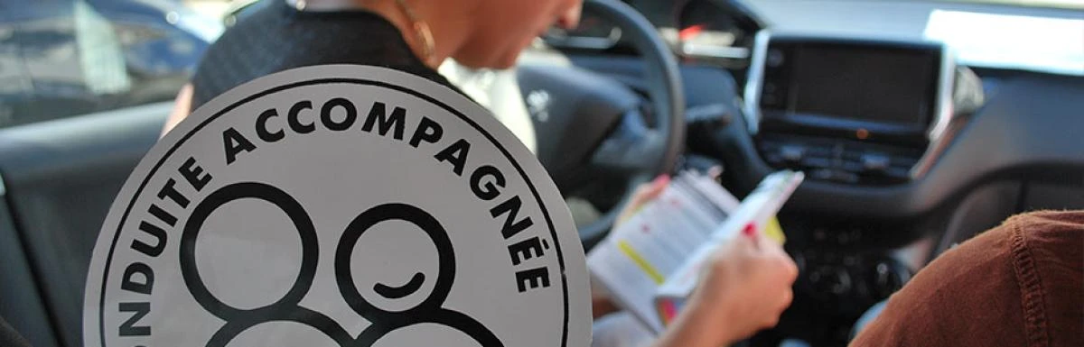 MAISON DE LA CONDUITE - image-disque-conduite-accompagnee-voiture